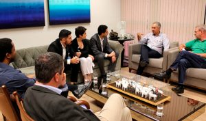 Técnicos do hospital Sírio-Libanês apresentam para o governador do Estado programa que será implantado no HRMS
